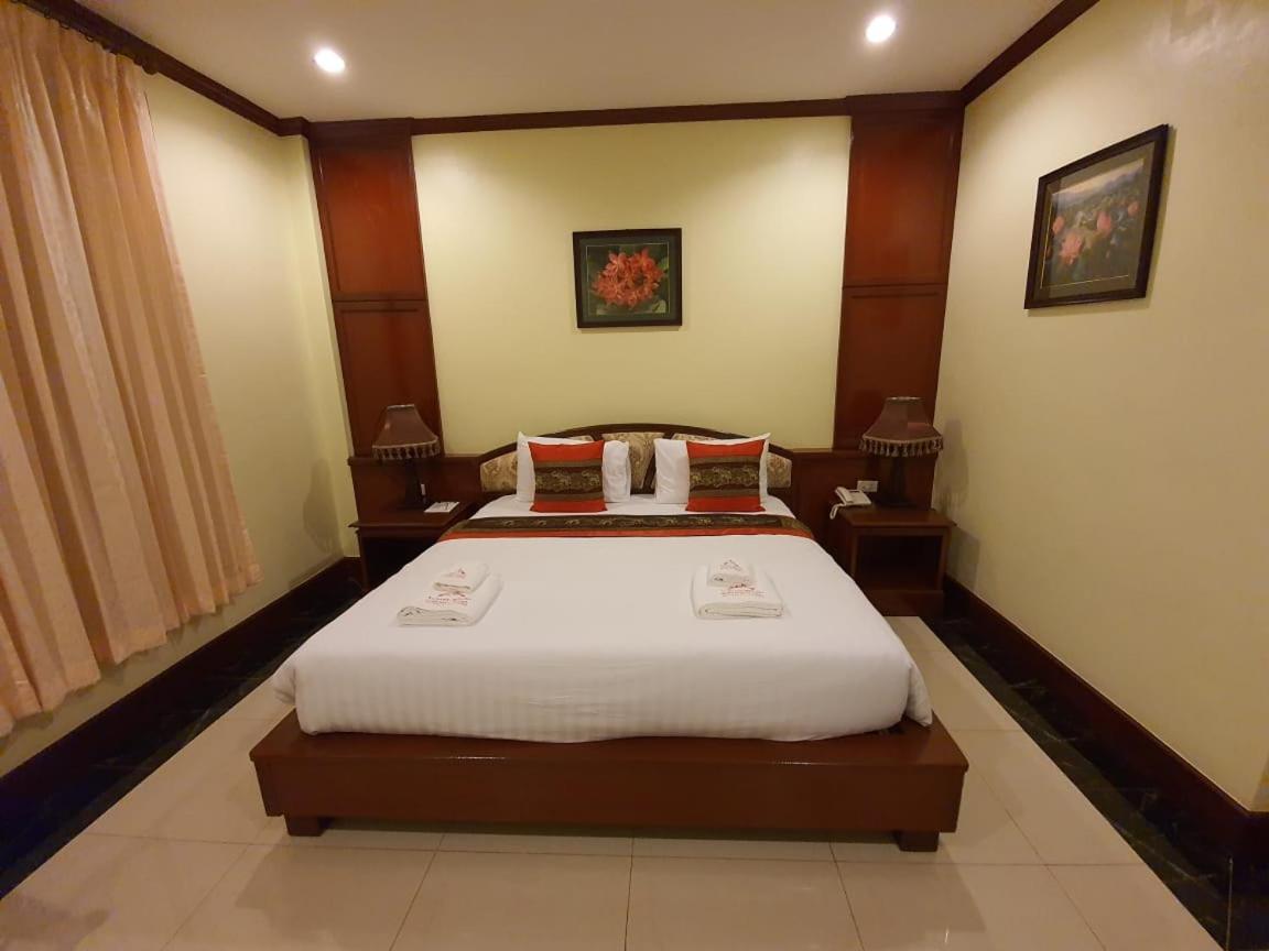 Soubandith Hotel Паксе Екстер'єр фото